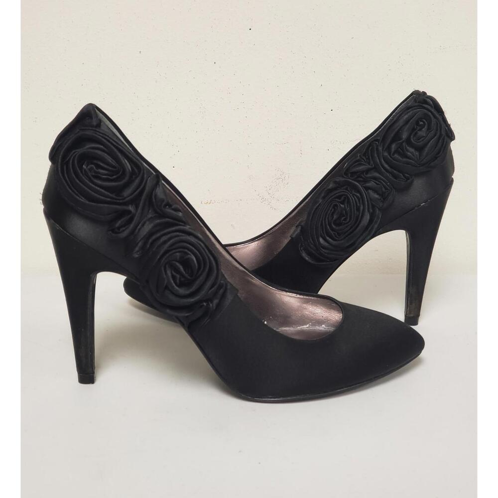 Nina New York Women's Black Satin Flower Accent 4" Heels Shoes Sz 6.5M